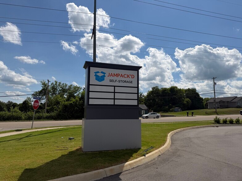 More Photos Of 1136 Middlesettlements Dr, Alcoa Self Storage For Sale