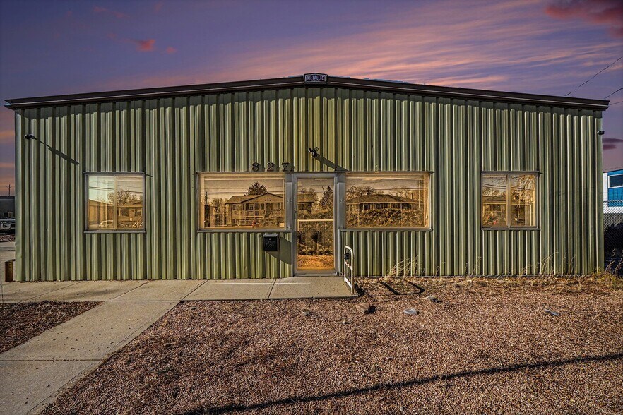 More Photos Of 827 Bowen St, Longmont Industrial For Sale