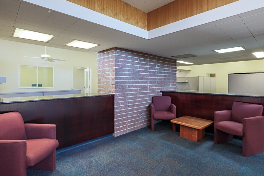 More Photos Of 971 E Broadway Ave, Atwater Office For Lease