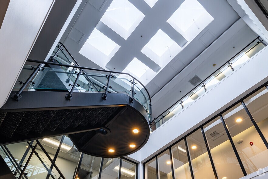 More Photos Of 120 Turnpike Rd, Southborough Office For Lease