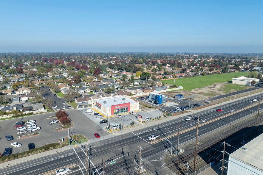 More Photos Of 3303 Yosemite Blvd, Modesto General Retail For Sale