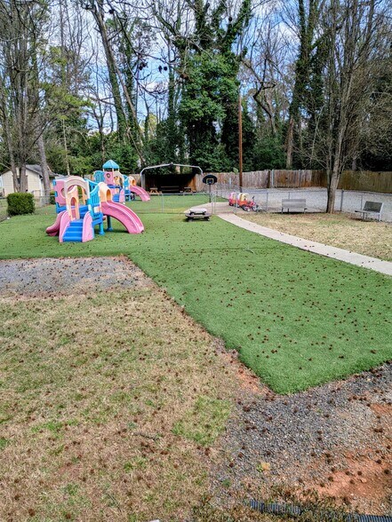 More Photos Of 3230 Campbell Dr, Charlotte Specialty For Lease