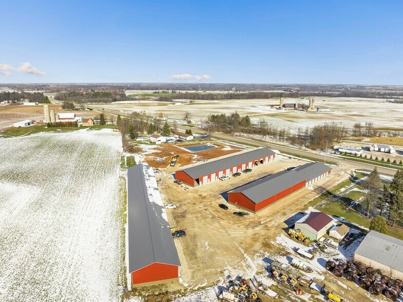 More Photos Of 5254 County Road R, Denmark Service For Lease