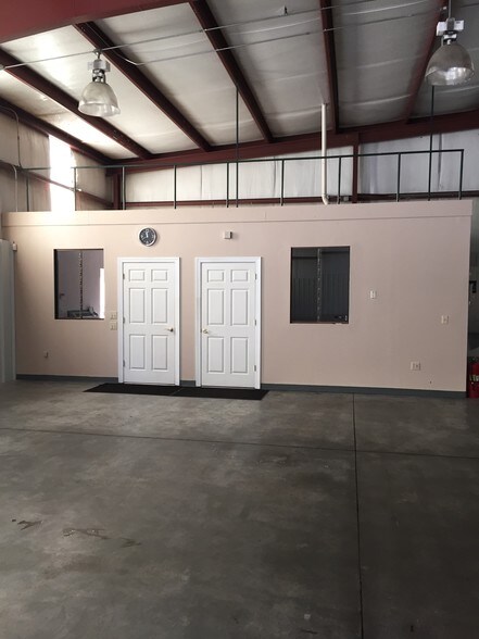 More Photos Of 444 W Warehouse Ct, Taylors Warehouse For Sale