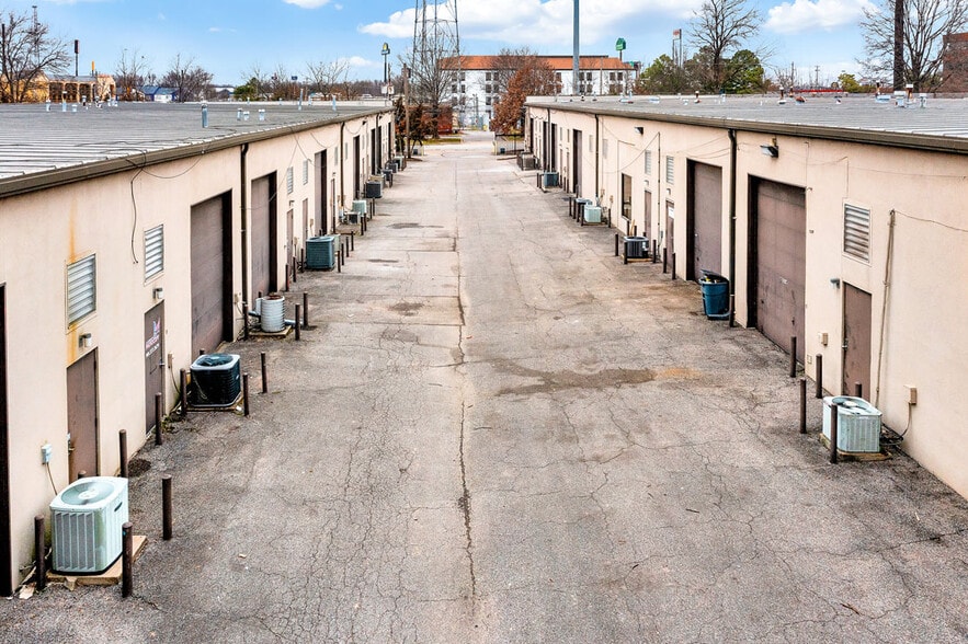 More Photos Of 6047 Executive Center Dr, Memphis Unknown For Lease