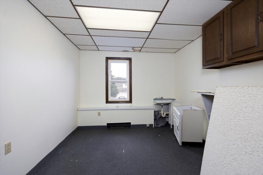 More Photos Of 932 French Rd, Cheektowaga Office For Sale