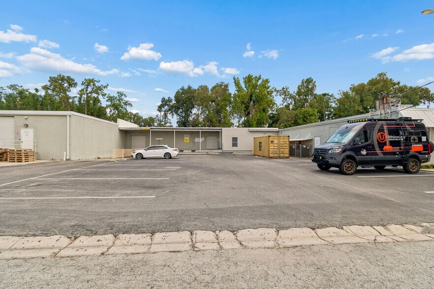 More Photos Of 1760-1770 Calumet St, Clearwater Warehouse For Lease