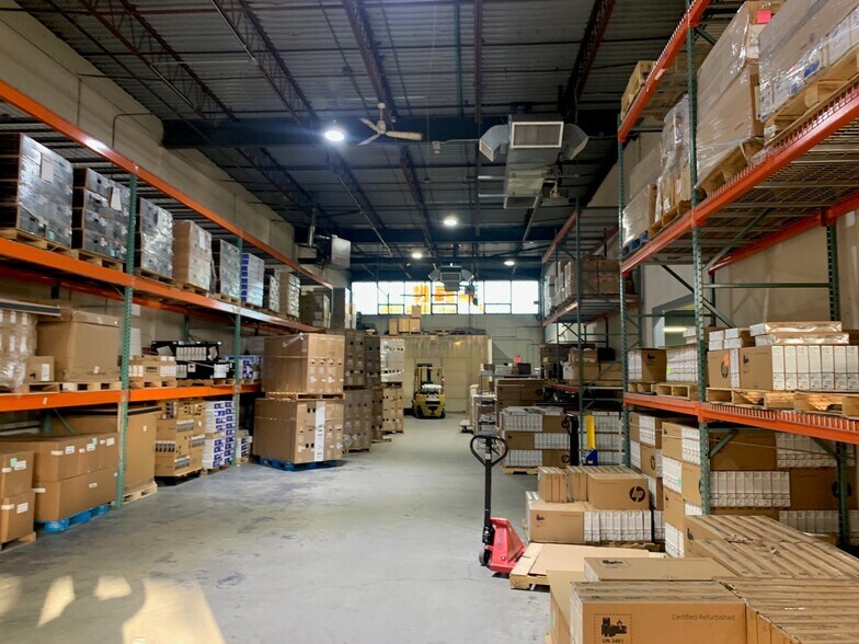 More Photos Of 11 Largo Dr S, Stamford Warehouse For Lease