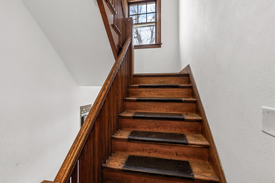 More Photos Of 910 4th Ave, Rockford Apartments For Sale