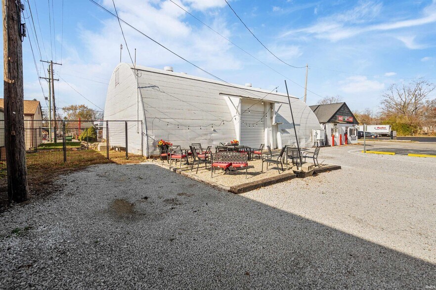 More Photos Of 1215 W Jefferson St, Kokomo Freestanding For Sale