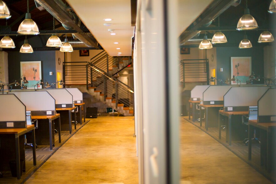 More Photos Of 12-18 W Willow Grove Ave, Philadelphia Self Storage For Lease