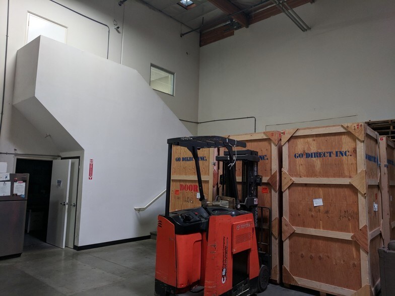 More Photos Of 489 Yorbita Rd, City of Industry Warehouse For Sale