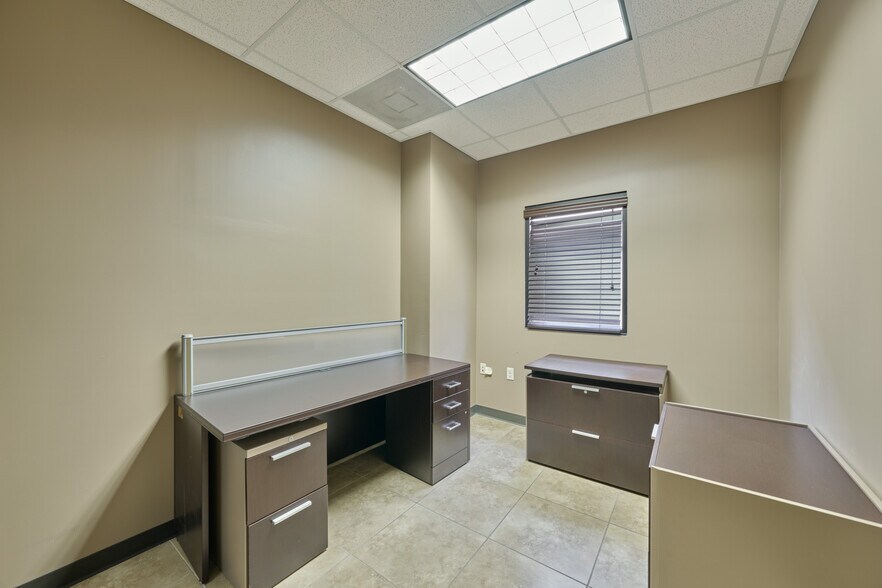 More Photos Of 26451 Hanna Rd, The Woodlands Warehouse For Sale