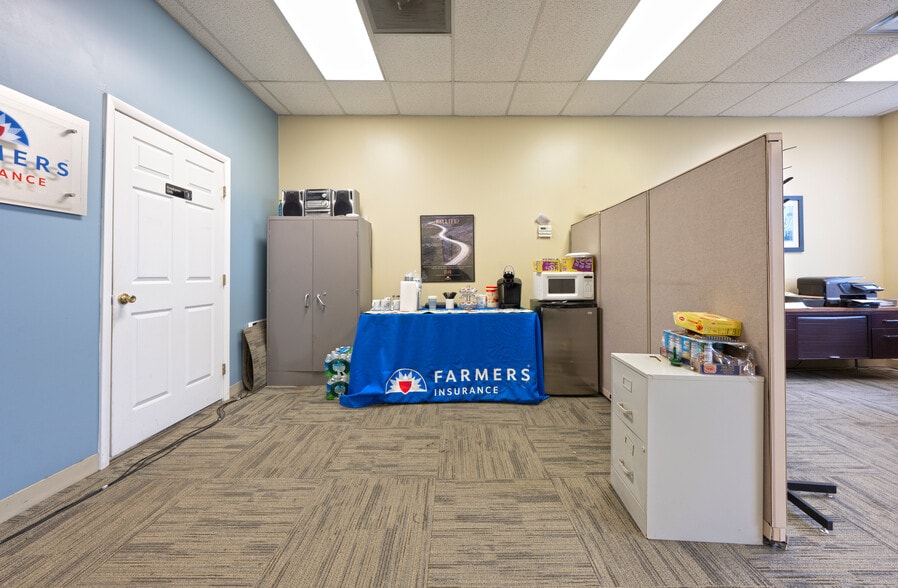 More Photos Of 1989 N Opdyke Rd, Auburn Hills Freestanding For Sale