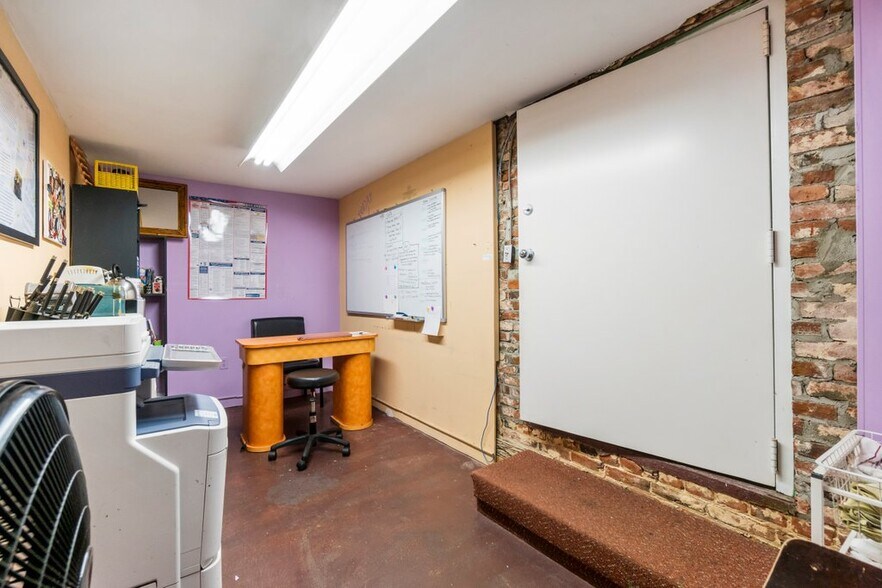 More Photos Of 519-521 N Charles St, Baltimore Office For Sale