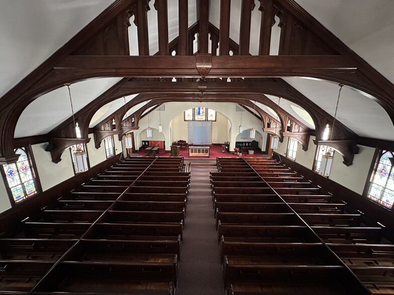 More Photos Of 652 Main St, North Oxford Religious Facility For Sale