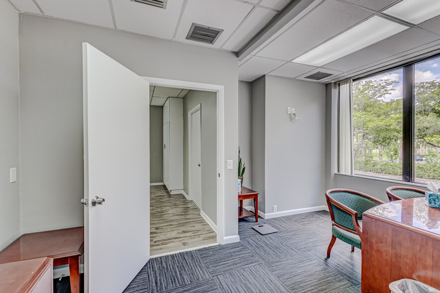 More Photos Of 6801 Lake Worth Rd, Greenacres Medical For Sale