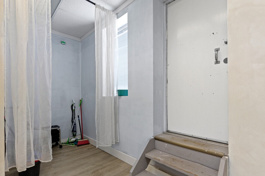 More Photos Of 2411 Drought Rd, West Kelowna General Retail For Lease