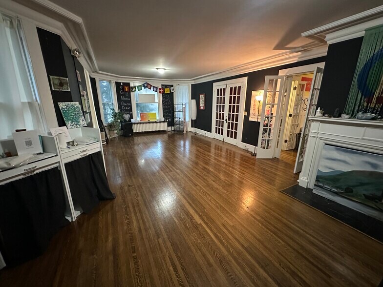 More Photos Of 800 E Walnut St, Springfield Office Residential For Sale