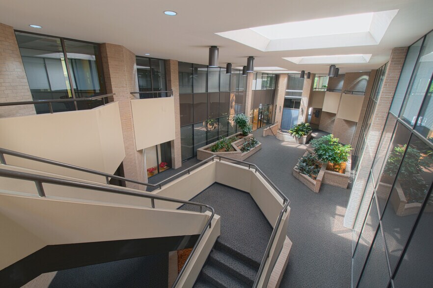 More Photos Of 7707 Fannin St, Houston Medical For Lease