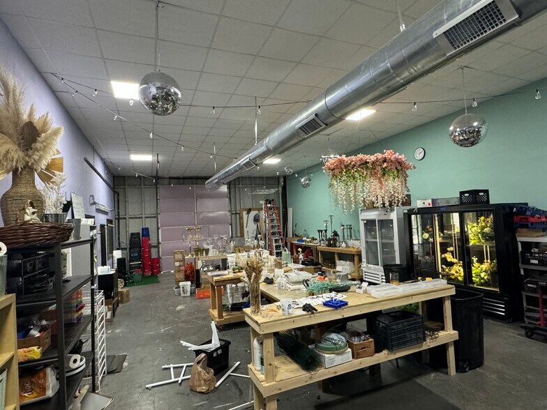 More Photos Of 632 Ralph Ablanedo Dr, Austin Showroom For Lease