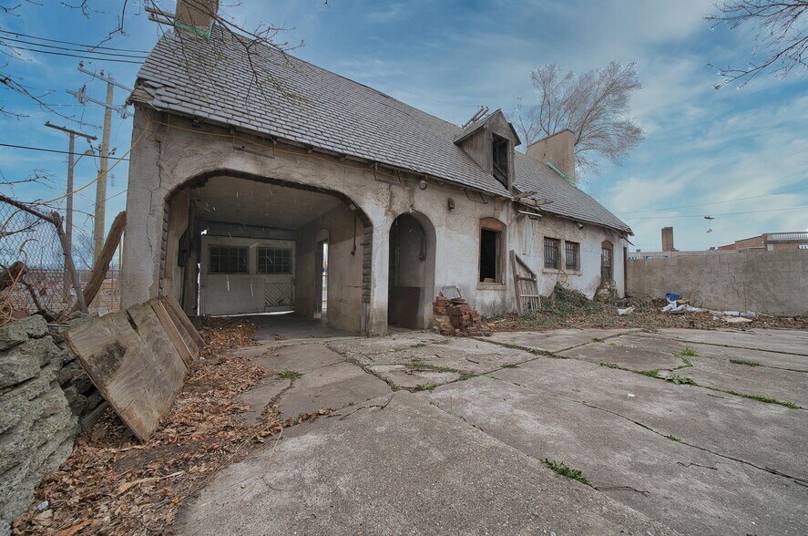 More Photos Of 1989 W Grand Blvd, Detroit Office Residential For Sale