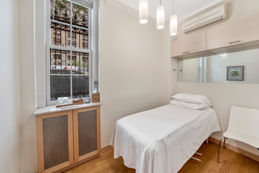 More Photos Of 570 Park Ave, New York Apartments For Sale