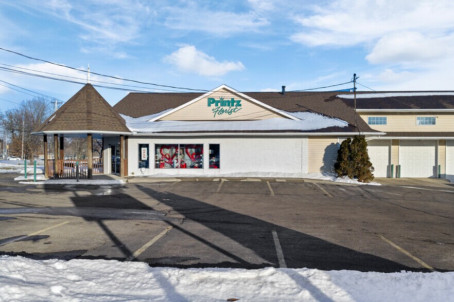 More Photos Of 3724 12th St NW, Canton Freestanding For Sale