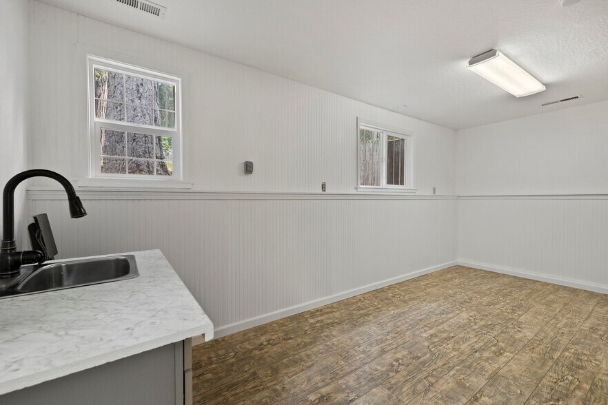 More Photos Of 1137 CA-4 Hwy, Arnold General Retail For Sale