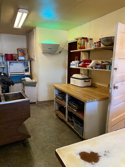 More Photos Of E2578 County Rd S, Casco Bar For Sale