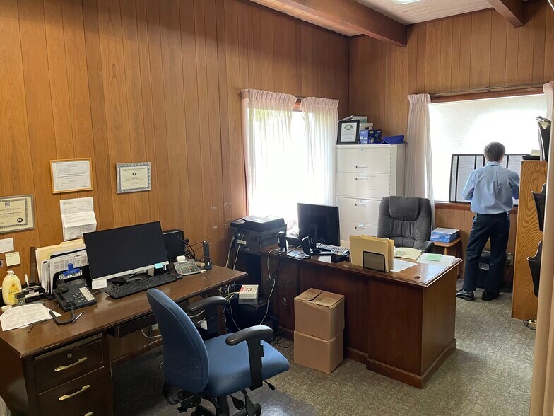 More Photos Of 480 W 7th Ave, Junction City Storefront Retail Office For Sale