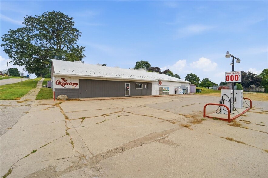 More Photos Of 407 Main St, Union Freestanding For Sale