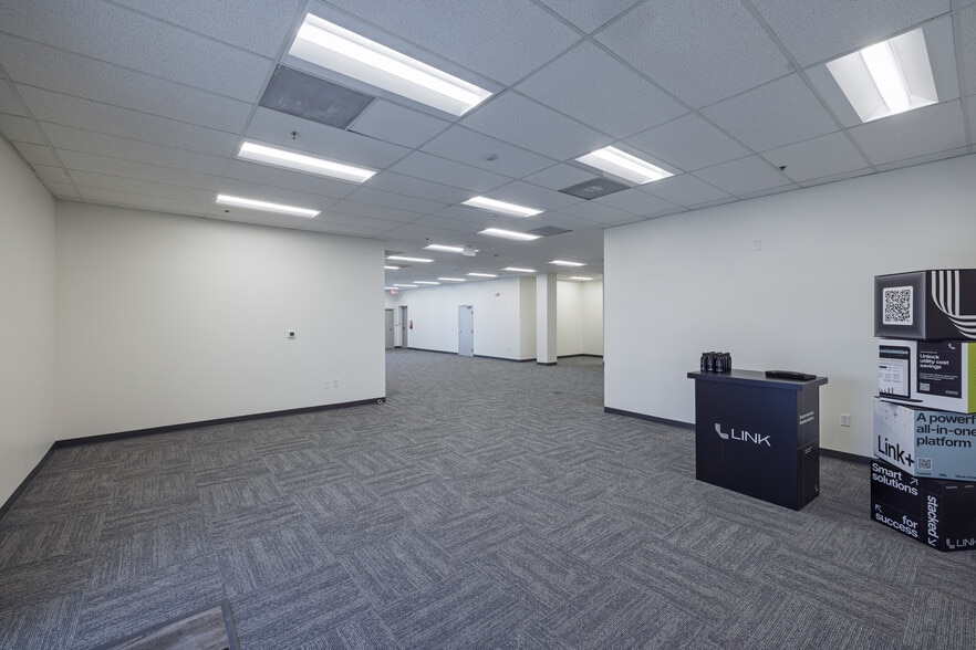 More Photos Of 1264 La Quinta Dr, Orlando Warehouse For Lease