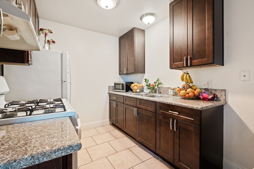 More Photos Of 125 E Dakota Ave, Fresno Apartments For Sale