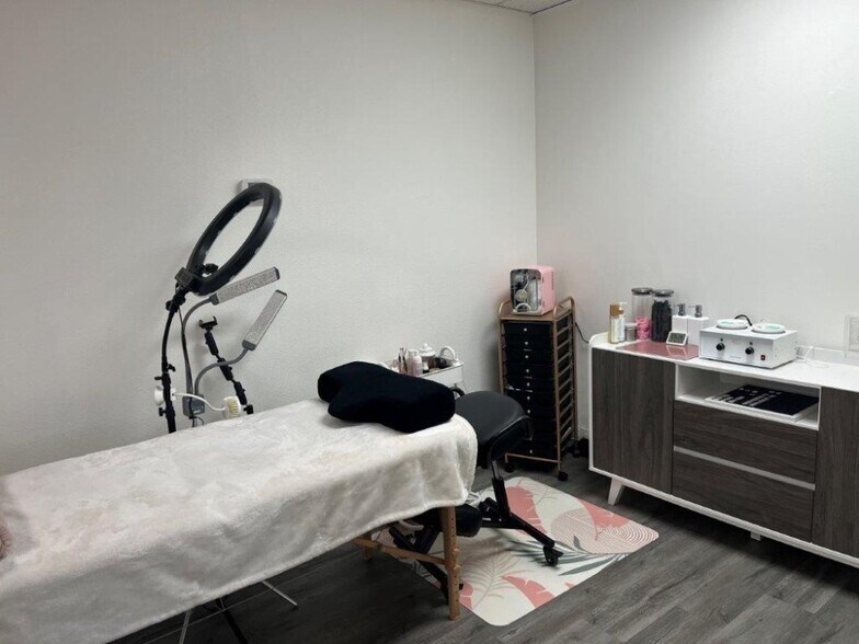 More Photos Of 702 E Main St, Othello Storefront Retail Office For Lease