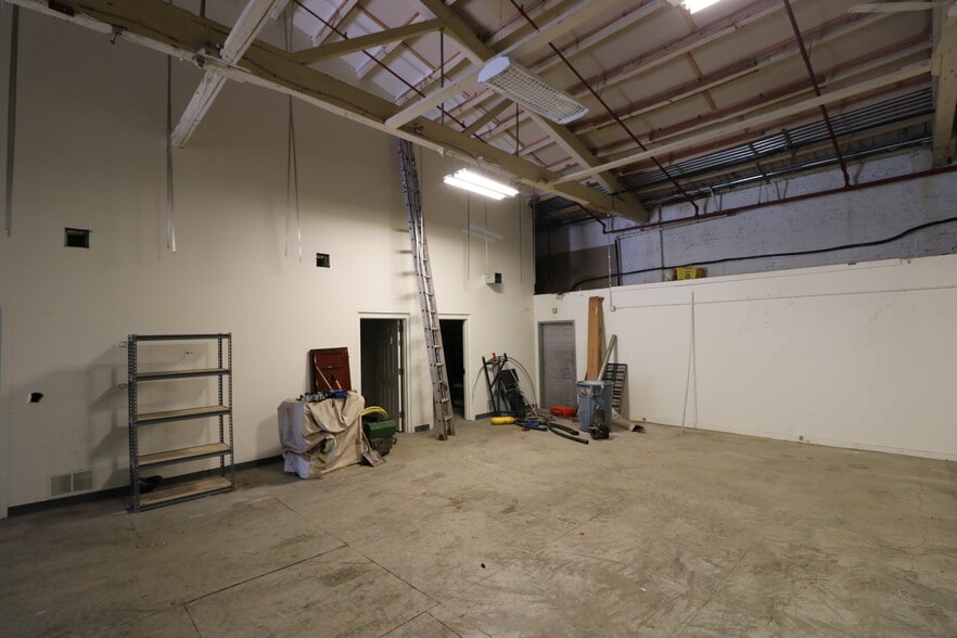 More Photos Of 703 Van Rossum Ave, Beverly Industrial For Sale