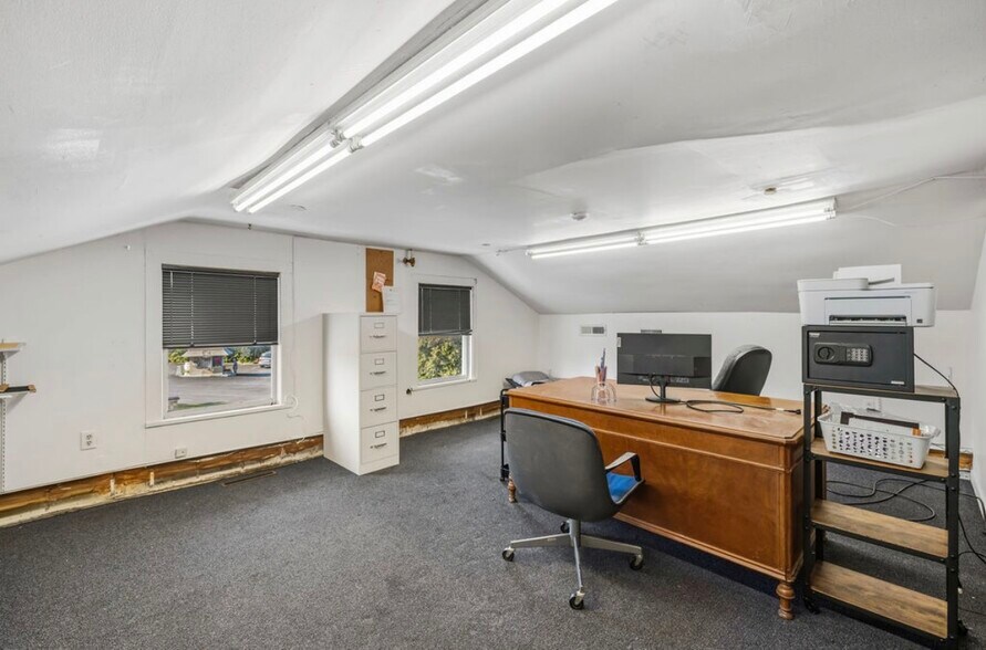 More Photos Of 810 Center St, Lewiston Restaurant For Sale