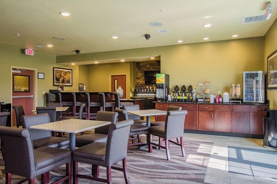 More Photos Of 1720 N Main St, Orrville Hotel For Sale