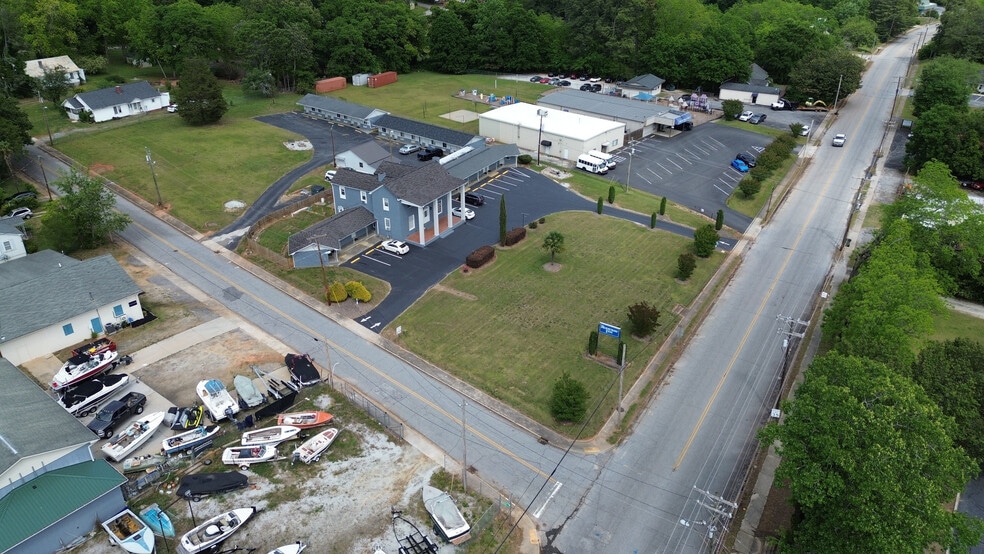 More Photos Of 901 E Main St, Walhalla Hotel For Sale
