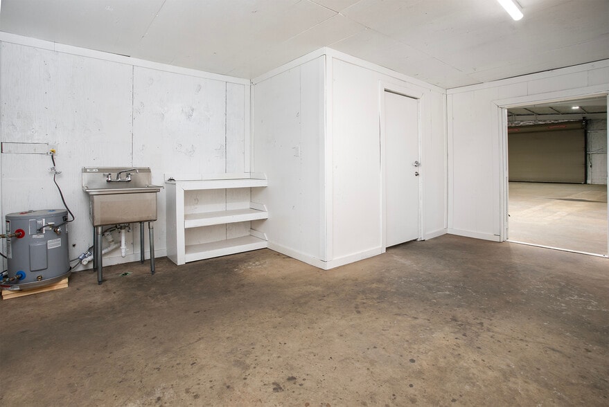 More Photos Of 15503 TX-110, Whitehouse Warehouse For Lease