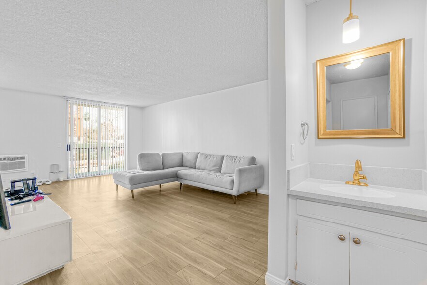 More Photos Of 8011 Romaine St, Los Angeles Apartments For Sale