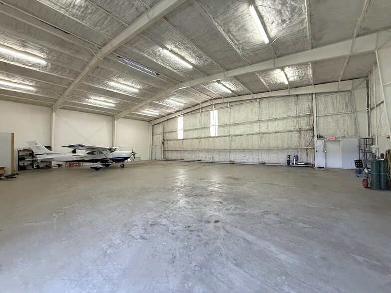 More Photos Of 501 Wright Brothers Dr, Georgetown Airplane Hangar For Sale