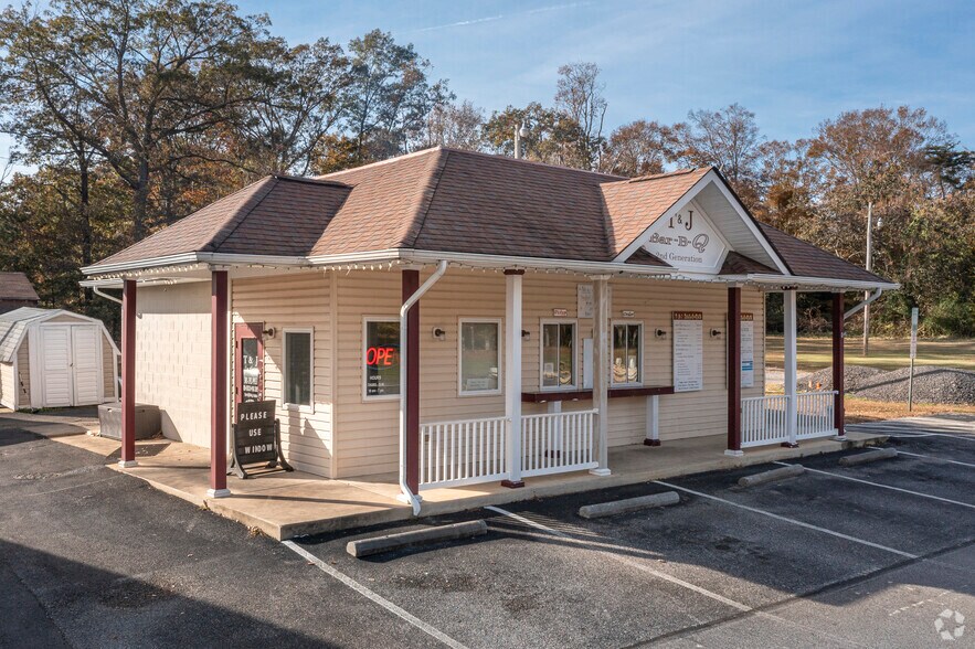 More Photos Of 7670 Hawthorne Rd, La Plata Bar For Sale