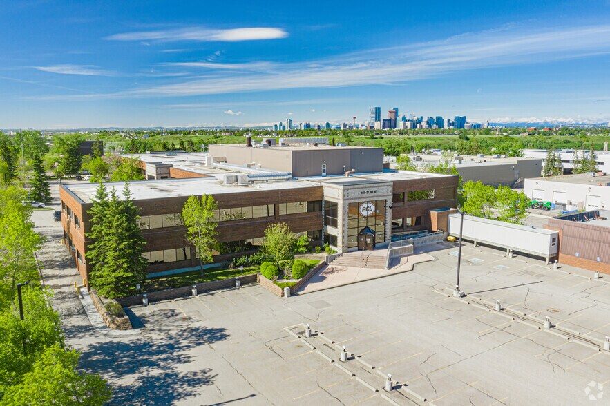 More Photos Of 2609 15 St NE, Calgary Office For Lease