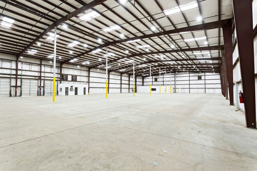 More Photos Of 1502 W Pike Blvd, Weslaco Warehouse For Lease