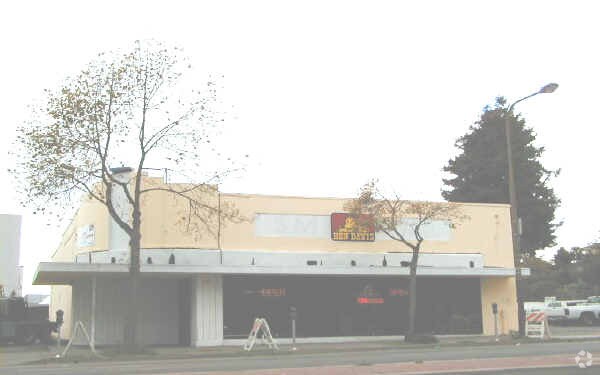 More Photos Of 1111 University Ave, Berkeley Freestanding For Sale