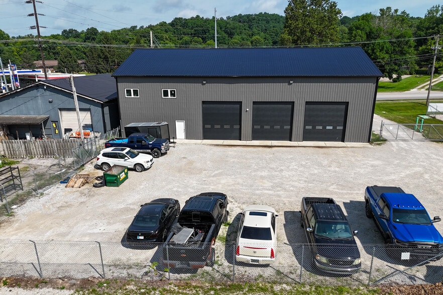 More Photos Of 1819 E Morgan St, Martinsville General Retail For Sale