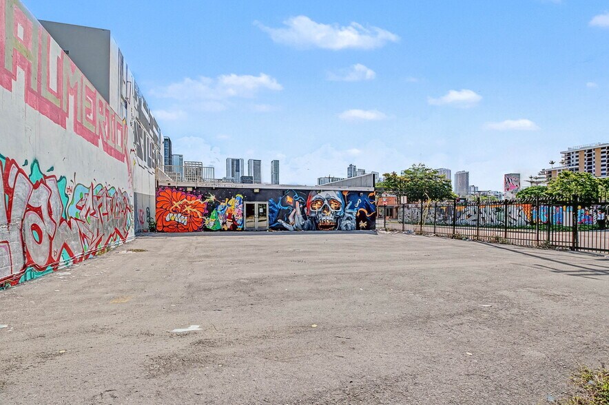 More Photos Of 2500 N Miami Ave, Miami Light Distribution For Sale