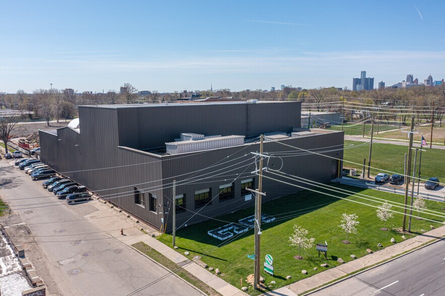 More Photos Of 2221-2241 Bellevue St, Detroit Warehouse For Sale