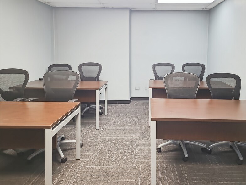 More Photos Of 20200 Governors Dr, Olympia Fields Coworking Space